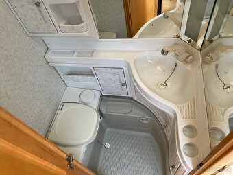 Karavan Hobby Exclusive 560, R.V.:2002 - 7