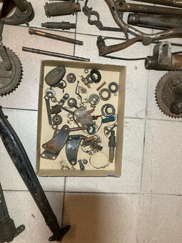 Prodám díly ČZ 125t 150c 125b - 7