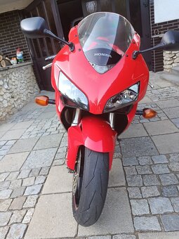Honda CBR 1000 rr 2004 - 7