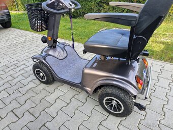 Skutr čtyřkolový pro seniory - invalidní vozík - 7