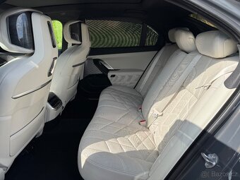 BMW M760e xDrive I.majitel M- Paket v záruce 3/2028 - 7