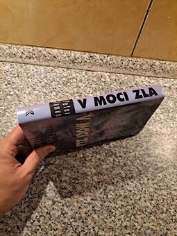 V moci zla - Peter James - 7