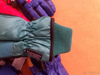 Prodám dětské rukavice odpovídající vel. zhruba 6 - 8 let - 7