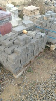 Daruji cihly za odvoz, VPC - 7