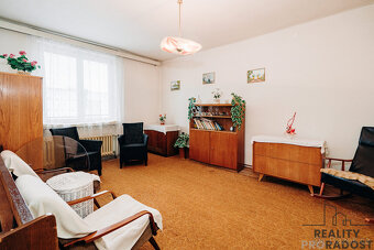 Prodej bytu 3+1 71m² se zahrádkou a dvougaráží – Nádražní - 7