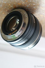 Prodám objektiv Canon 50 F1.4 v krásném stavu - 7