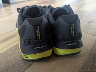 Topo Athletic Mnt Racer 3 - 7