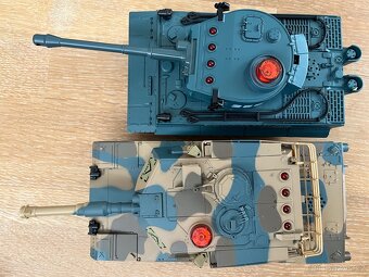 2 RC Tanky pro hru na souboj mezi sebou - 7