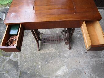 Šicí stroj SINGER , MINERVA - 7