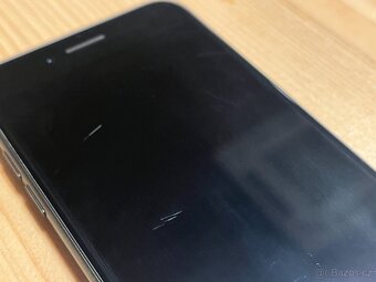 Apple iPhone 8, 64 GB - 7