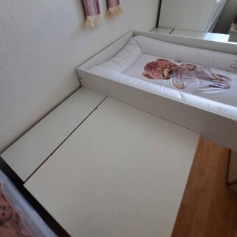 Nástavec na komodu s přebalovacím pultem - 7