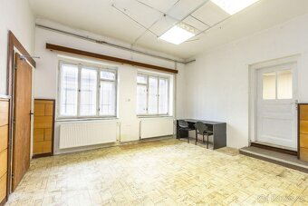Pronájem obchodních a skladovacích prostor na frekventovaném - 7