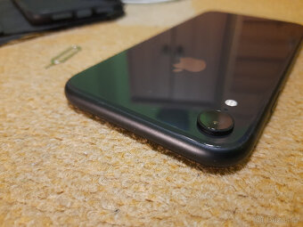Černý iPhone XR (2018), včetně černého obalu, dobrý stav - 7