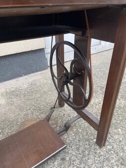 Starožitný šicí stroj Pffaf - 7