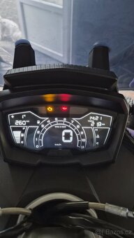 Aprilia sr gt 125 - 7