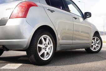 Suzuki Swift 1.3 benzin / TOP VÝBAVA / - 7