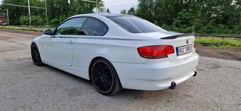 Prodám BMW e92 335i - 7
