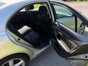Toyota Avensis t25 - 2007 2.2 turbodiesel D4D - 7