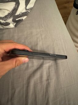 iPhone 16 pro černý titan 1TB - 7