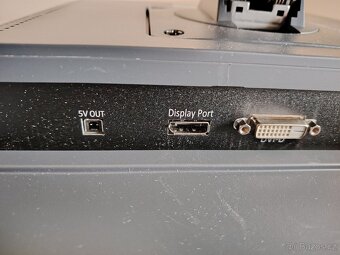 LCD MONITOR PC 24" /úhlopř. 61 cm/ výškově poloh. - 7