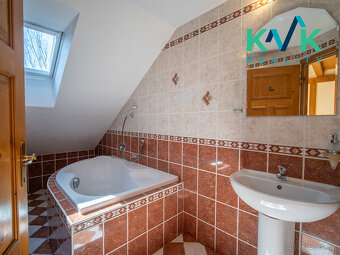Prostorný byt 3+1, 90 m², po rekonstrukci, 15 min. pěšky do - 7