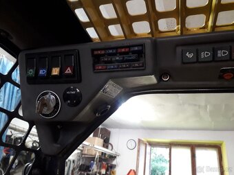 smykový nakladač  KOMATSU SK 09 - 7