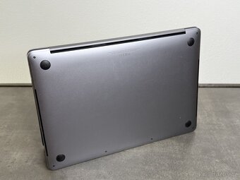 Macbook Pro 13" 2019 i7 / 256GB SSD / 16GB - 7