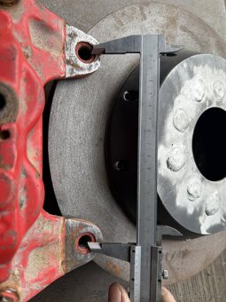 4 pískové brzdiče + 320mm dělený kotouče - 7