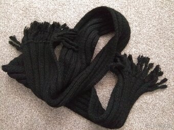 Nová dámská dlouhá zimní ručně pletená šála - tmavě černá - 7