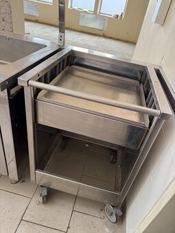 Nerezový nábytek pro bufet, 12,8 m - 7