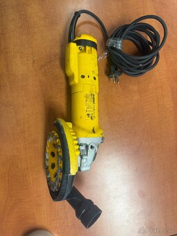 bruska betonu DeWalt - 7