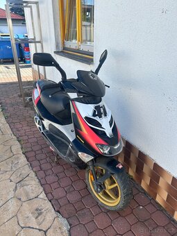 Skútr aprilie - 7