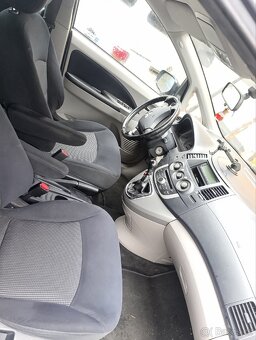 Mitsubishi Grandis 2.0DI-D 7míst 2009 rok - 7