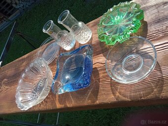 Skleněné retro,popelník, vázička, misky - 7