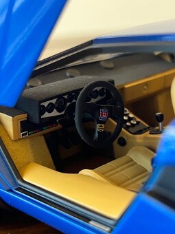 1/18 Autoart Signature Lamborghini Countach Walter Wolf Blue - 7