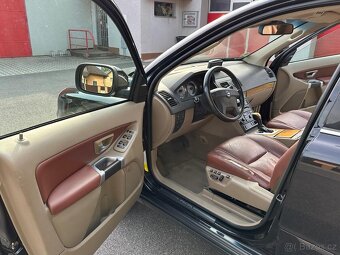 Volvo XC90 2.4 D5 136kW 4x4 Tažné Xenony Servis jen Volvo - 7