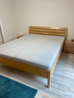 Prodej ložnice - komplet postel ,2x stolek, komoda - 7