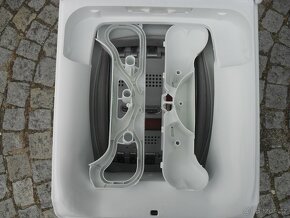 ÚZKÁ PRAČKA AEG S VRCHNÍM PLNĚNÍM-1-6KG,STÁŘÍ 2 ROKY,LCD ,CZ - 7