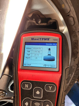 HYUNDAI i20 orig alu sada 195/55/16 TPMS Michelin - 7