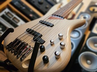 Aktiv Hybrid 4+2 fretless bezpražcová baskytara Ibanez - 7