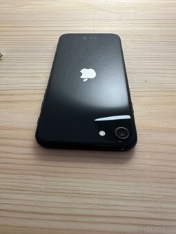 Apple iPhone SE 2020 64GB v záruce - 7