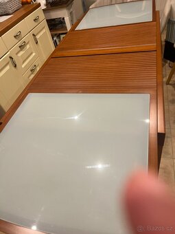 Prodám rozkládací jídelní stůl - 7