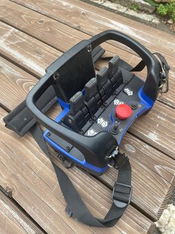 Hákový kontejner s hydraulickou rukou - 7
