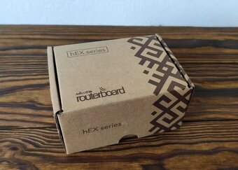 MikroTik RouterBOARD rb750Gr3 - 7