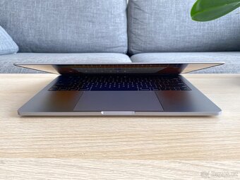 JAKO NOVÝ - MacBook Pro 13" (2019) SG - MAX KONFIGURACE - 7