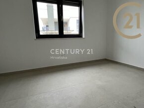 Prodej bytu 4+kk (95 m2) s terasou a dvorem (165 m2), 500 m  - 7