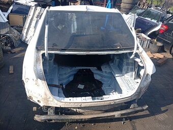 Prodám na mercedes e w212 sedan zadní ctvrtku - 7