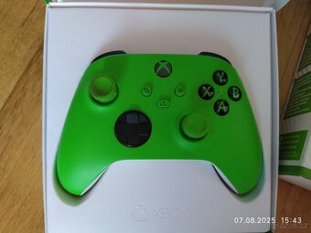 Xbox one X 1tb, Dock + 2x controller a hry - 7