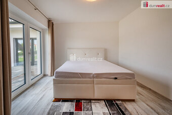 Luxusní novostavba prostorného rodinného domu s garáží, tera - 7