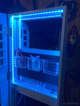 Zrcadlová skříňka na šperky otočná s osvětlením - 7